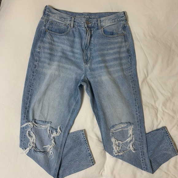 NWOT American Eagle mom jeans! Color: Uber Cool. Size 12 regular. Worn ONCE - Picture 6 of 6
